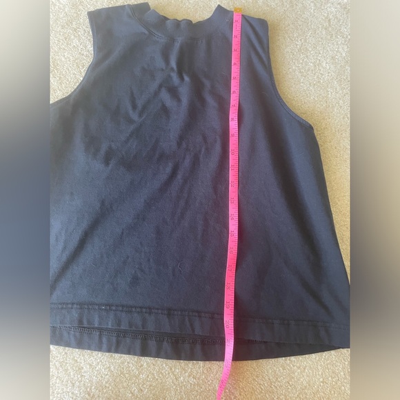 All in Motion cropped Workout tank. Black. Women size L - Picture 3 of 9